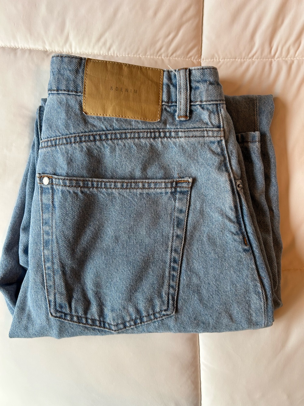 High-Rise Light Blue Women’s Jeans — Timeless Fit